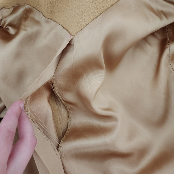 1960s Vintage Jackie Stuart Junior Fur Collar Tan Belted Wool Trench Coat - Picture 11 of 15